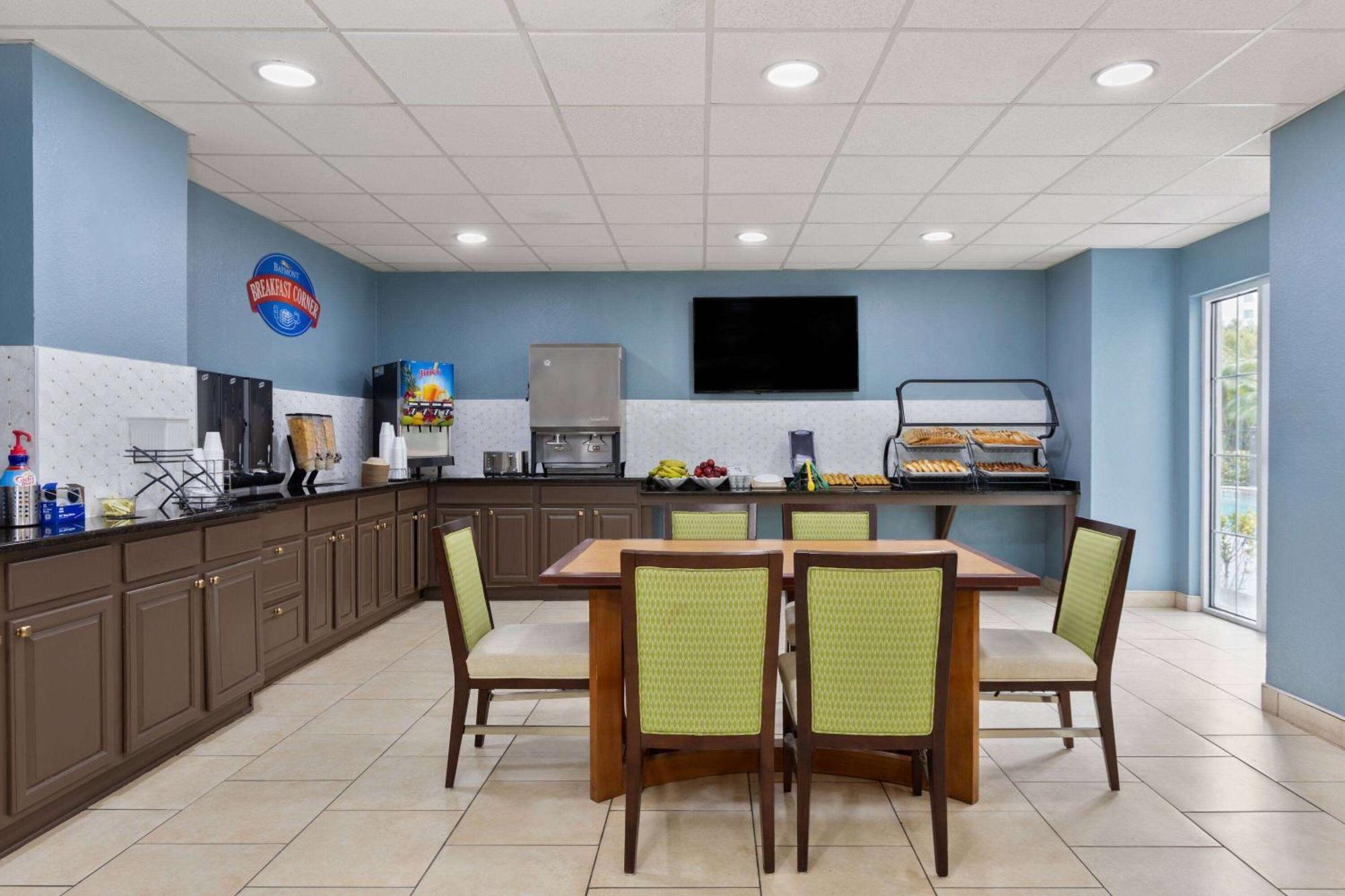 Baymont By Wyndham Orlando-International Dr-Universal Blvd Bagian luar foto